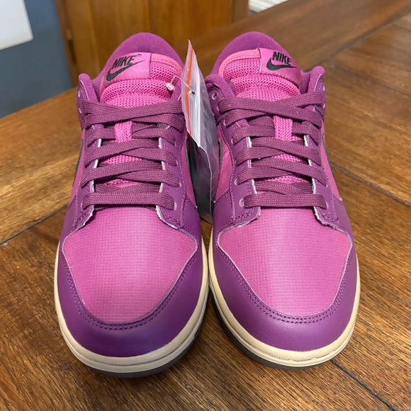 Nike Women’s Dunk Low in Viotech Hot Fuchsia - Picture 4 of 8